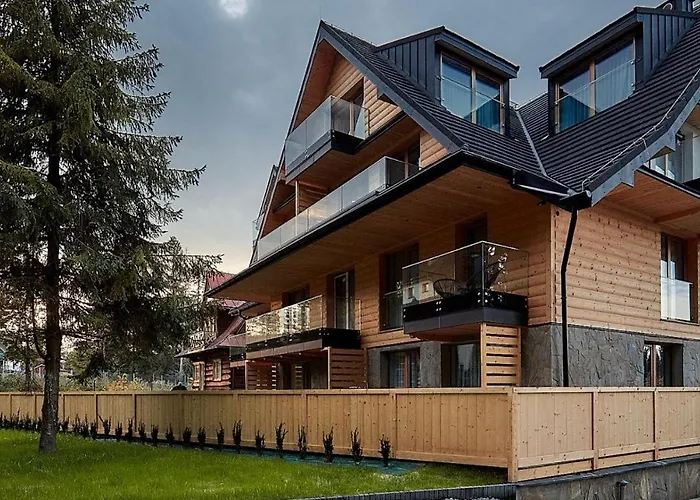Tatra Square Apartments